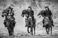 Open-monochrome_Sue_OConnell_Trio-of-Eagle-Hunters_United-Kingdom Open-monochrome_Sue_OConnell_Trio-of-Eagle-Hunters_United-Kingdom